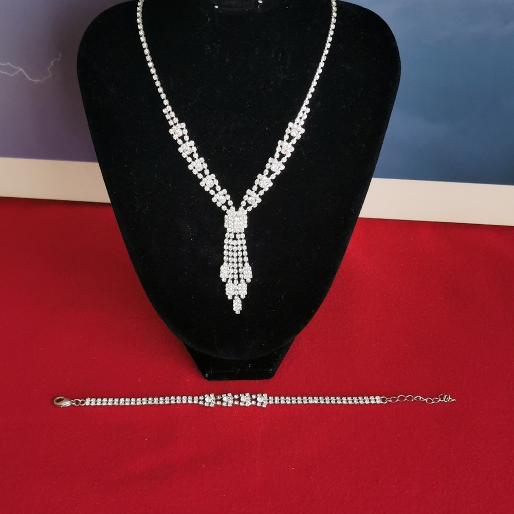 #2~Rhinestone necklace and bracelet set. NWOT